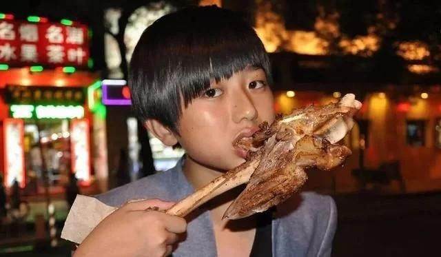 偶像練習生蔡徐坤整容了？舊照大變臉