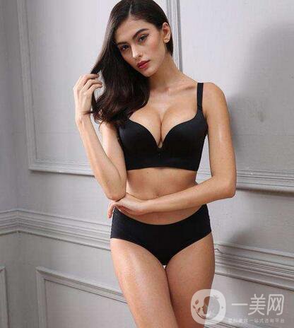 妙桃假體隆胸價(jià)格大概是多少？