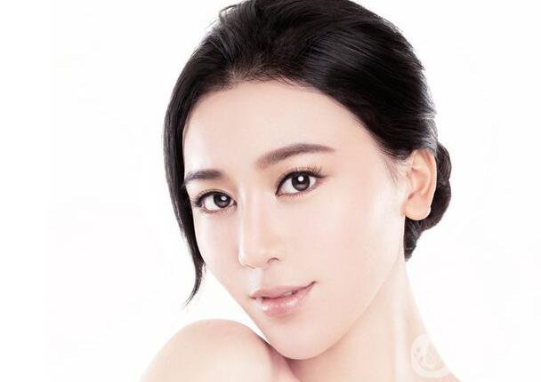 假體隆鼻價(jià)格一般是多少呢？