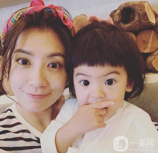 賈靜雯、迪麗熱巴的雙眼皮是不是割的 看了這個(gè)你就明白了