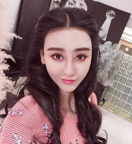 又一個整容失敗的女明星，鼻子都整歪了，不甘心揚言還要植發(fā)！