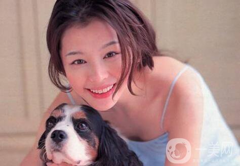 你能通過整容復(fù)制成別人的樣子嗎？