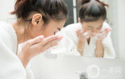 黑頭的原因是什么?該如何預防和調節(jié)黑頭?