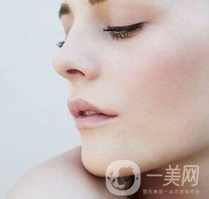 硅膠隆鼻假體取出后多久可以再隆鼻？