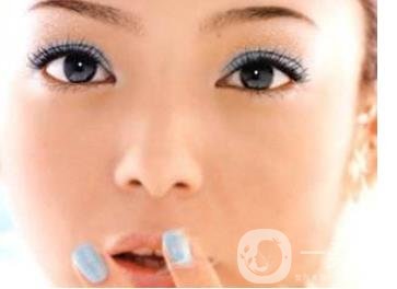 吸雕雙眼皮手術(shù)是什么？是埋線嗎？