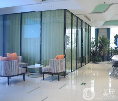 鄭州虎珂醫(yī)院去眼袋多少錢？?jī)r(jià)格表明細(xì)一覽