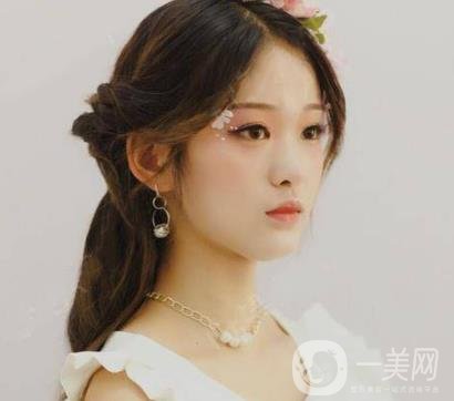 西安華旗唯美整形醫(yī)院做*多少錢(qián)？?jī)r(jià)格表收費(fèi)明細(xì)和案例分享