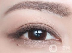 割雙眼皮和埋線雙眼皮的價格哪個更貴，秋天是否適合割雙眼皮?