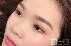 半*性眉毛怎么加速掉色?