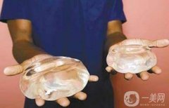 硅膠隆胸的*性與副作用