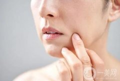 如何通過按摩去除法令紋？