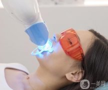 一次冷光美白牙齒需要多少錢？影響冷光美白牙齒的價(jià)格因素？