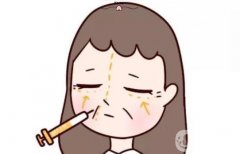 如何防止除皺后的面部僵硬？