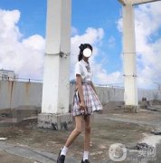 因?yàn)槲以谕壬闲r(shí)候被燙傷過，所以出現(xiàn)了一大片一大片的受傷