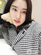 在上大學(xué)的時(shí)候，我就有想去醫(yī)院做雙眼皮手術(shù)的想法了，但是因?yàn)樵谏蠈W(xué)手里