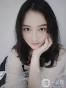 現(xiàn)在嚴(yán)重的就是兩側(cè)臉部皮膚下垂，蘋(píng)果肌處凹陷的比較嚴(yán)重，眼部特別的干
