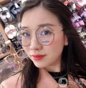 拆了膠帶了，下巴的形態(tài)看著還不錯(cuò)，現(xiàn)在還不可以左右搖晃下巴