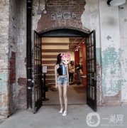 看到現(xiàn)在這個樣子，也擁有了一雙大長腿了，而且顯得腿特別的細，特別的長