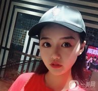 ，醫(yī)生也是認(rèn)真的分析了我臉上的問(wèn)題，然后推薦我做一個(gè)玻尿酸除皺的項(xiàng)目