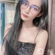 自從做完墊下巴之后，越來越愛自拍了