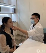每次拍照都覺得下巴有點短，根本不看鏡頭