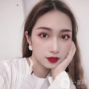 臉部的膠原蛋白就會不斷的流失，所以皮膚越來越松弛