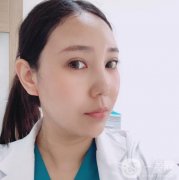 但是真當(dāng)自己仔細的觀察面部的皮膚的時候，卻發(fā)現(xiàn)問題還是特別多的