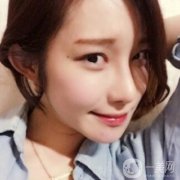我自己感覺挺不舒服的，因為我的臉上慢慢出現(xiàn)了一些皺紋
