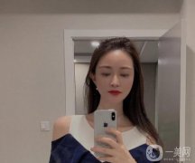 因?yàn)槲沂且粋€(gè)追求的人，不能容忍這種瑕疵的存在，所以就約了比較專業(yè)的整容