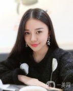 我一直擔(dān)心我的咬肌，因?yàn)槟槾?，看起來整個(gè)人都不精致
