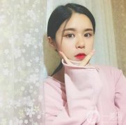 眼睛是心靈的窗戶，而我的眼睛是內(nèi)心的雙，露出一點(diǎn)失落的面容