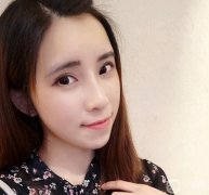 后來(lái)聽(tīng)說(shuō)玻尿酸隆鼻效果也不錯(cuò)，沒(méi)有恢復(fù)期，于是對(duì)比了幾家醫(yī)院，選擇了韓