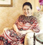 艷麗與花哨？不，向太展示了真正的貴婦穿搭