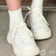 40歲女人，鞋子不用多買，有這“3雙”就夠了，洋氣、顯瘦又顯高