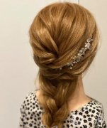 瀑布辮、拳擊辮、三股辮、半丸子頭：簡(jiǎn)單又好看的編發(fā)發(fā)型推薦