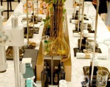 Prada推出全新Candy Kiss女性淡香精：展現(xiàn)女性獨(dú)立自信的時(shí)尚新風(fēng)貌