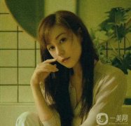 姐系美人回歸巔峰時期，張雨綺機場照引人矚目！