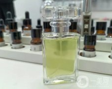 秋冬季節(jié)如何挑選并使用香水