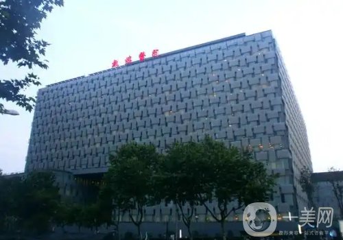南京鼓樓醫(yī)院雙眼皮多錢?2025價格表及案例分享