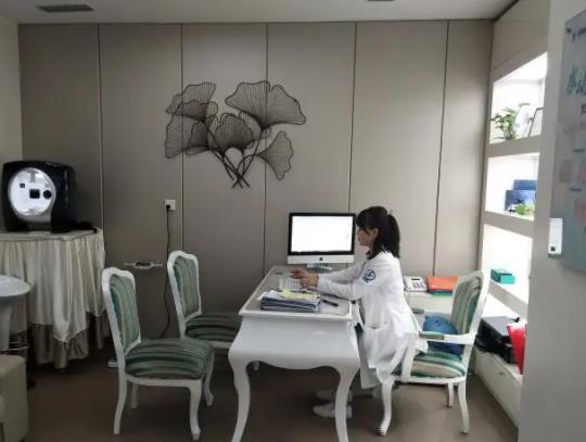 【新】洛陽微整形做眼袋醫(yī)院排名榜十強(qiáng)點(diǎn)評，專家：看前三就夠了！