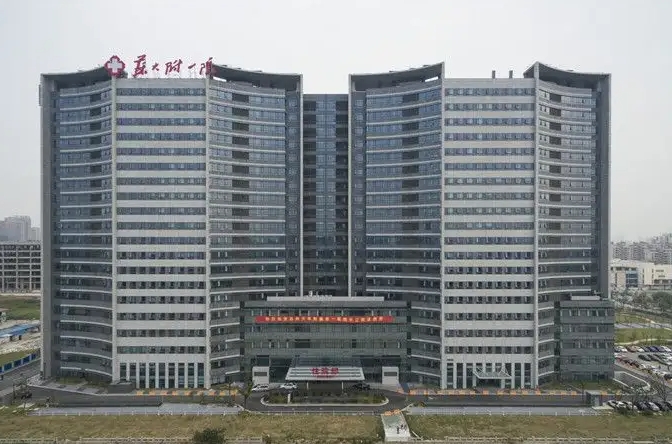 蘇州口腔科公立醫(yī)院排名：蘇大附屬醫(yī)院、市人民醫(yī)院等，這些醫(yī)院技術實力更